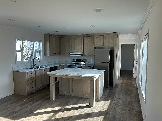 3220 Sutton Ln — Photo 3