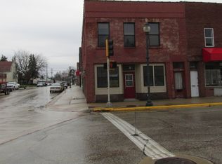 104 S Cedar St, Monticello, IA 52310