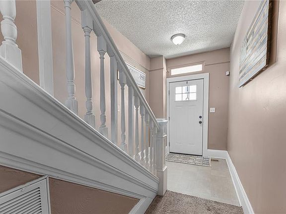 4th image of 3215 Peronne Ave
