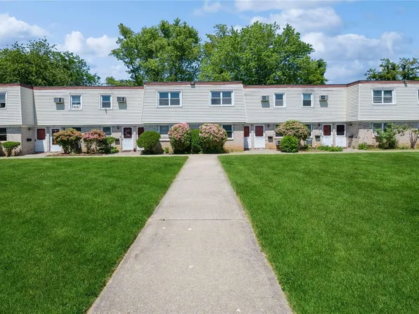 15 Harrison Avenue #83i, Amityville, NY 11701