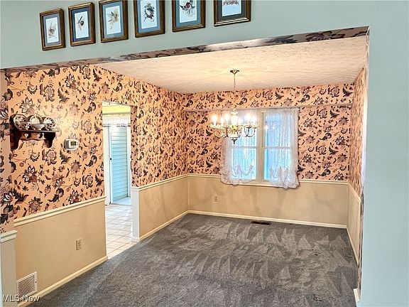 5th image of 16604 Southview Ln