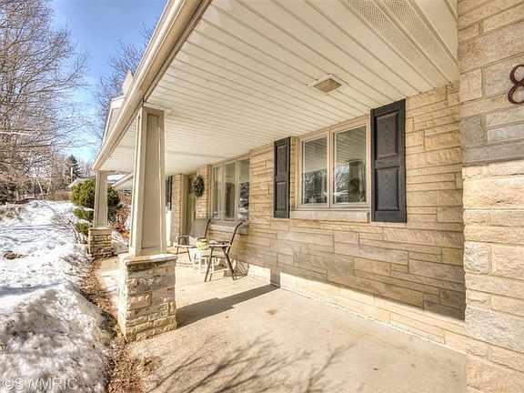 3rd image of 807 Bertsch Dr