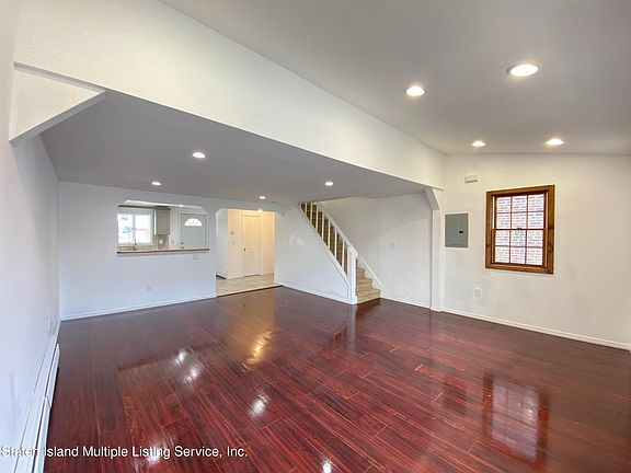 4th image of 17 White St