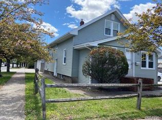 95 E John St, Hicksville, NY 11801