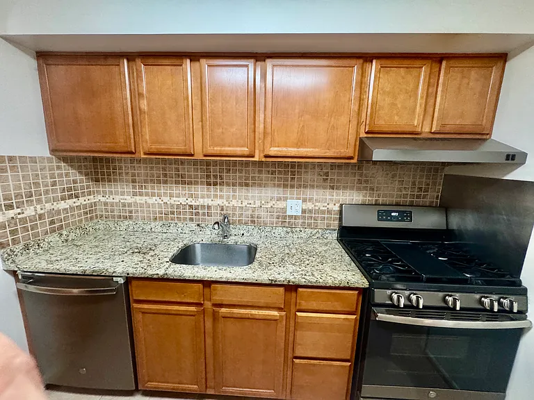 138 Birch St #C1 — Photo 11