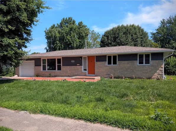 904 Bell Ave, Mattoon, IL 61938