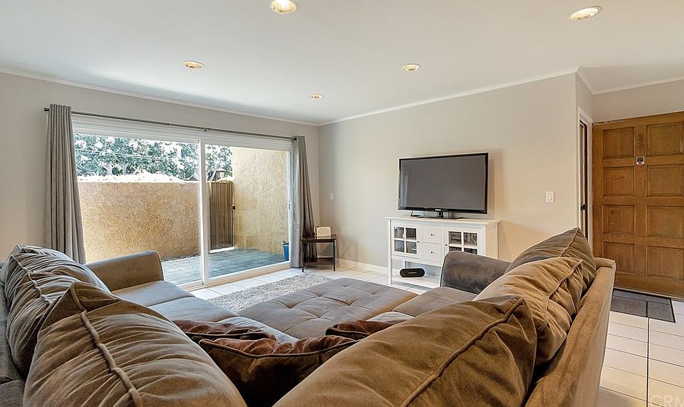 2nd image of 1001 W Macarthur Blvd Unit 89