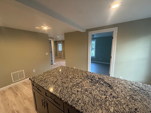 4th image of 77 Townsend St