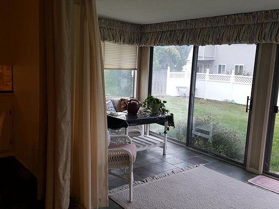 5th image of 1022 Idaho St