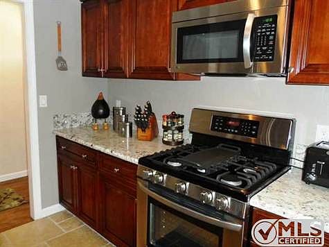 5th image of 66 E Mankato St