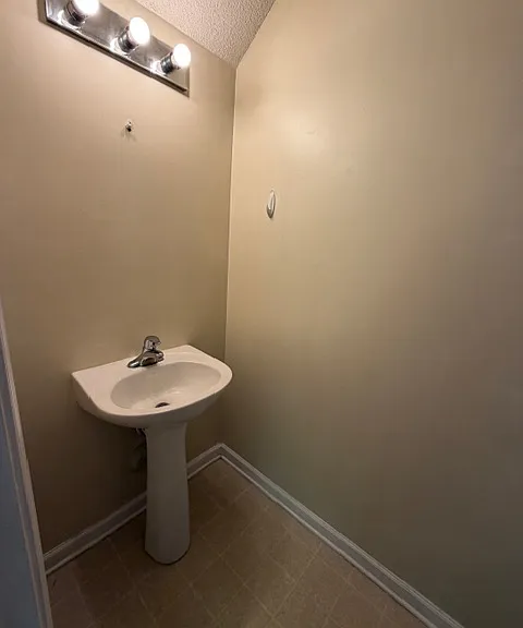 6229 Creekbrooke Ct — Photo 11