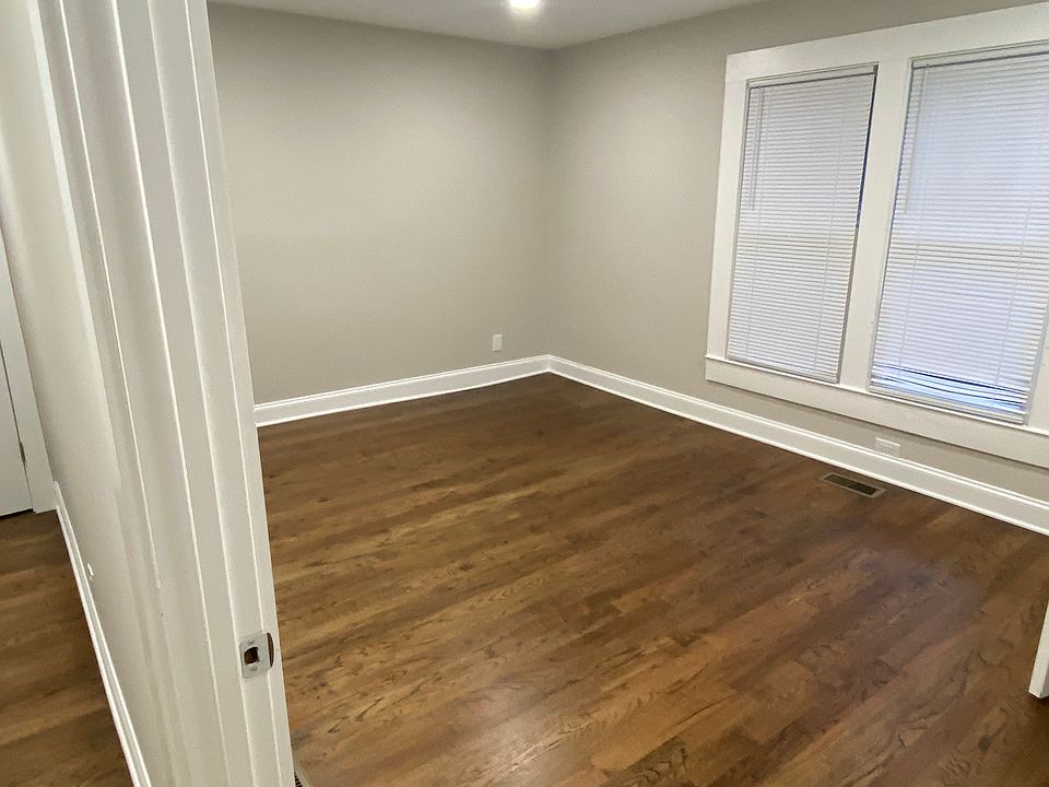 Bedroom. Looking into from hallway.