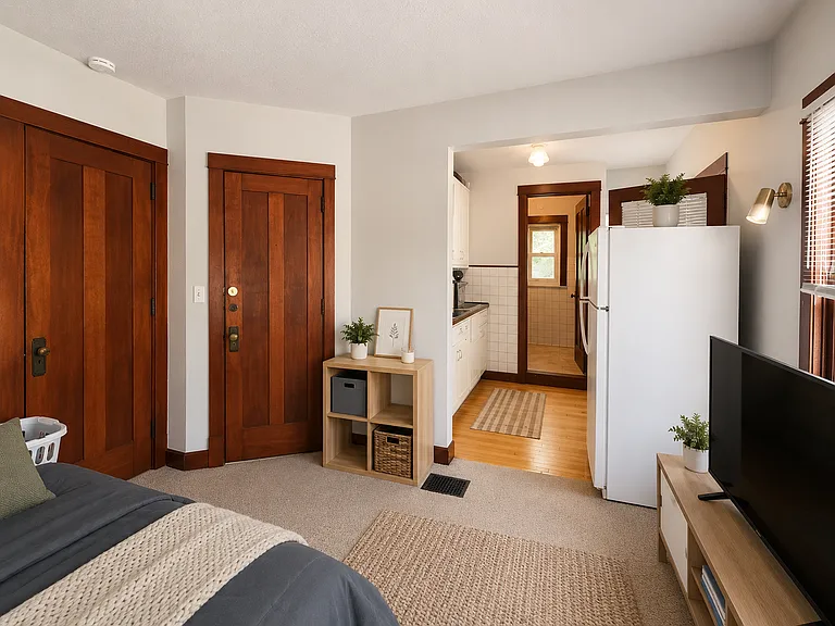 1719 Chadbourne Ave — Photo 2