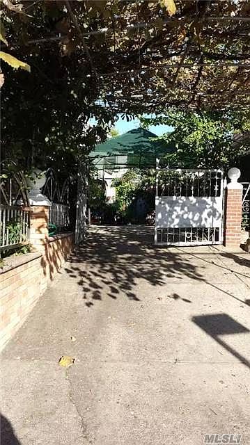 2nd image of 8455 Parsons Blvd