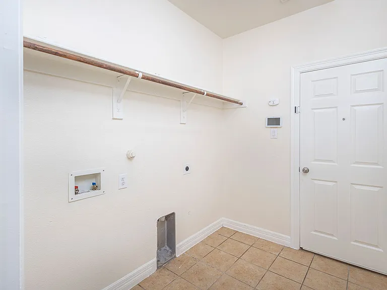 2905 Preston Ln — Photo 22
