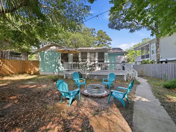 322 NE 48th St, Oak Island, NC 28465