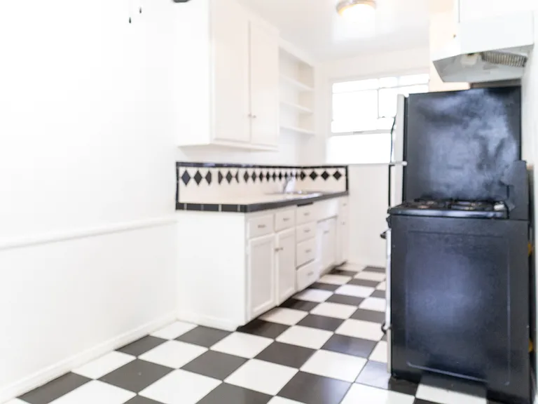 357 S Hoover St #4 — Photo 3