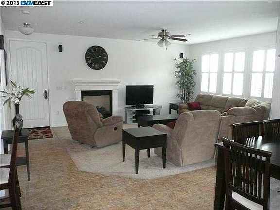 3rd image of 545 Heligan Ln