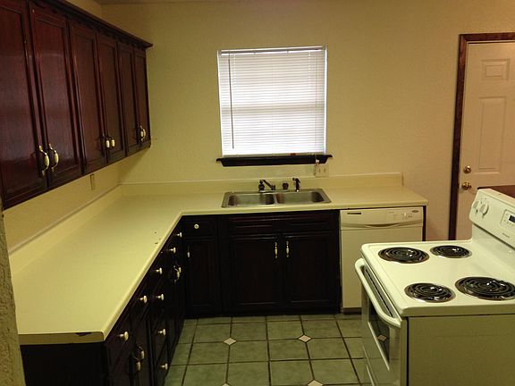 2nd image of 1712 Tudor Dr
