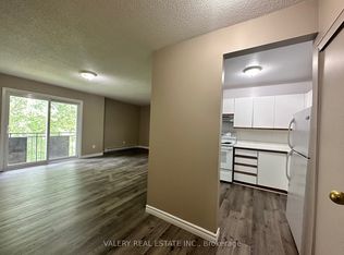 1 Lowndes Ave #12, Georgina, ON L4P 3J7