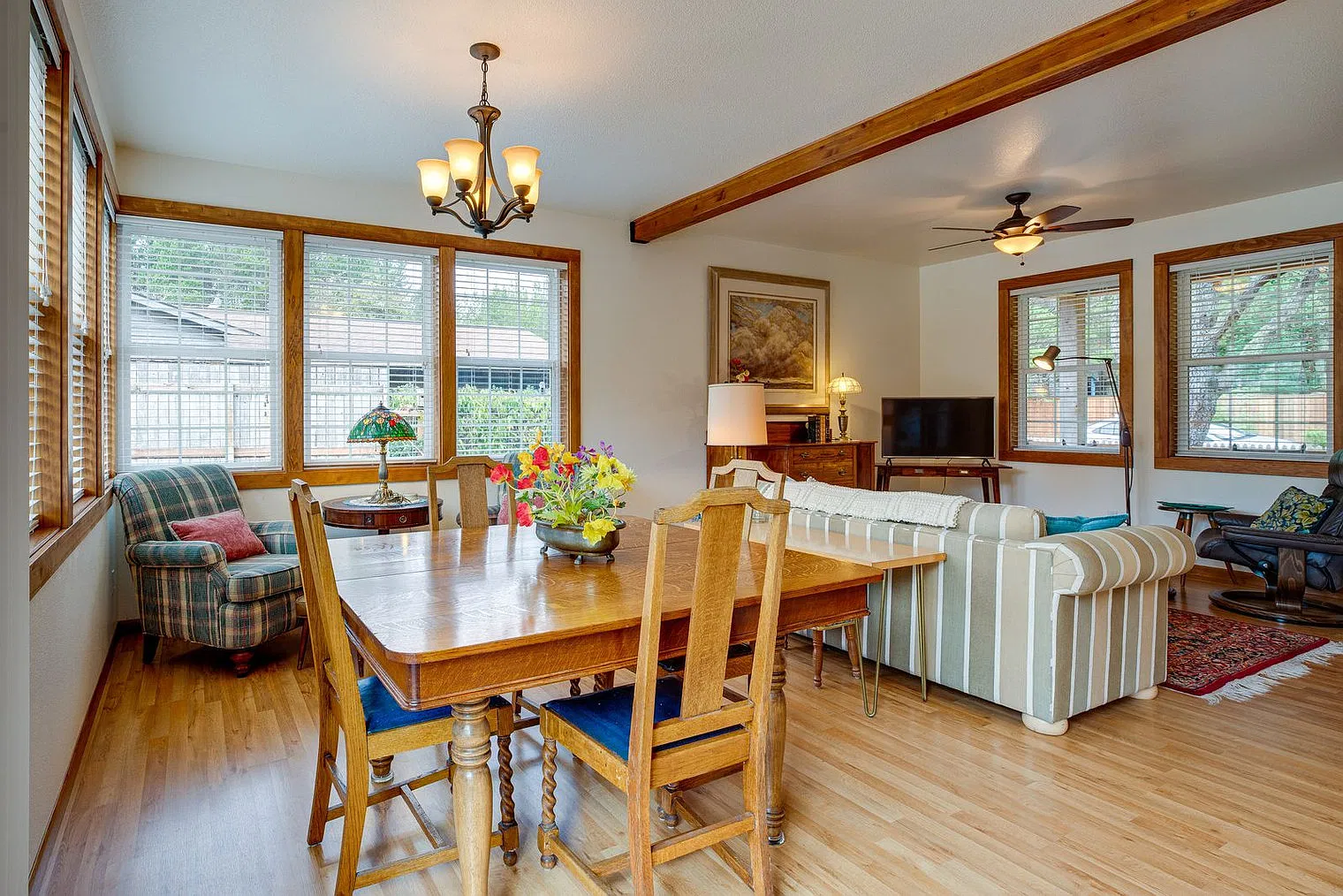 2 bed, 1.0 bath, 1194 sqft, $2,967 — Photo 3