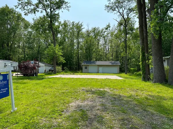 11603 Winchester Dr, Shelbyville, MI 49344