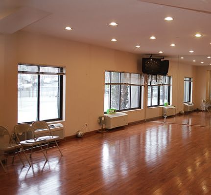 3rd image of 25-40 Shore Blvd #4T
