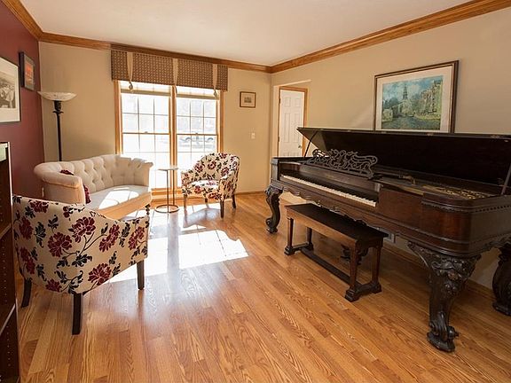 3rd image of 8459 Forest View Dr