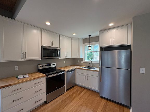 2nd image of 6 W Citra St