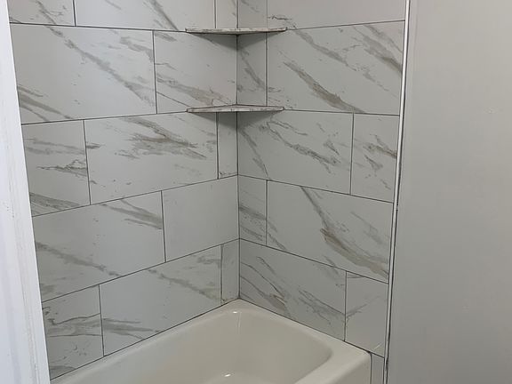 5th image of 124 Johnson St #1L