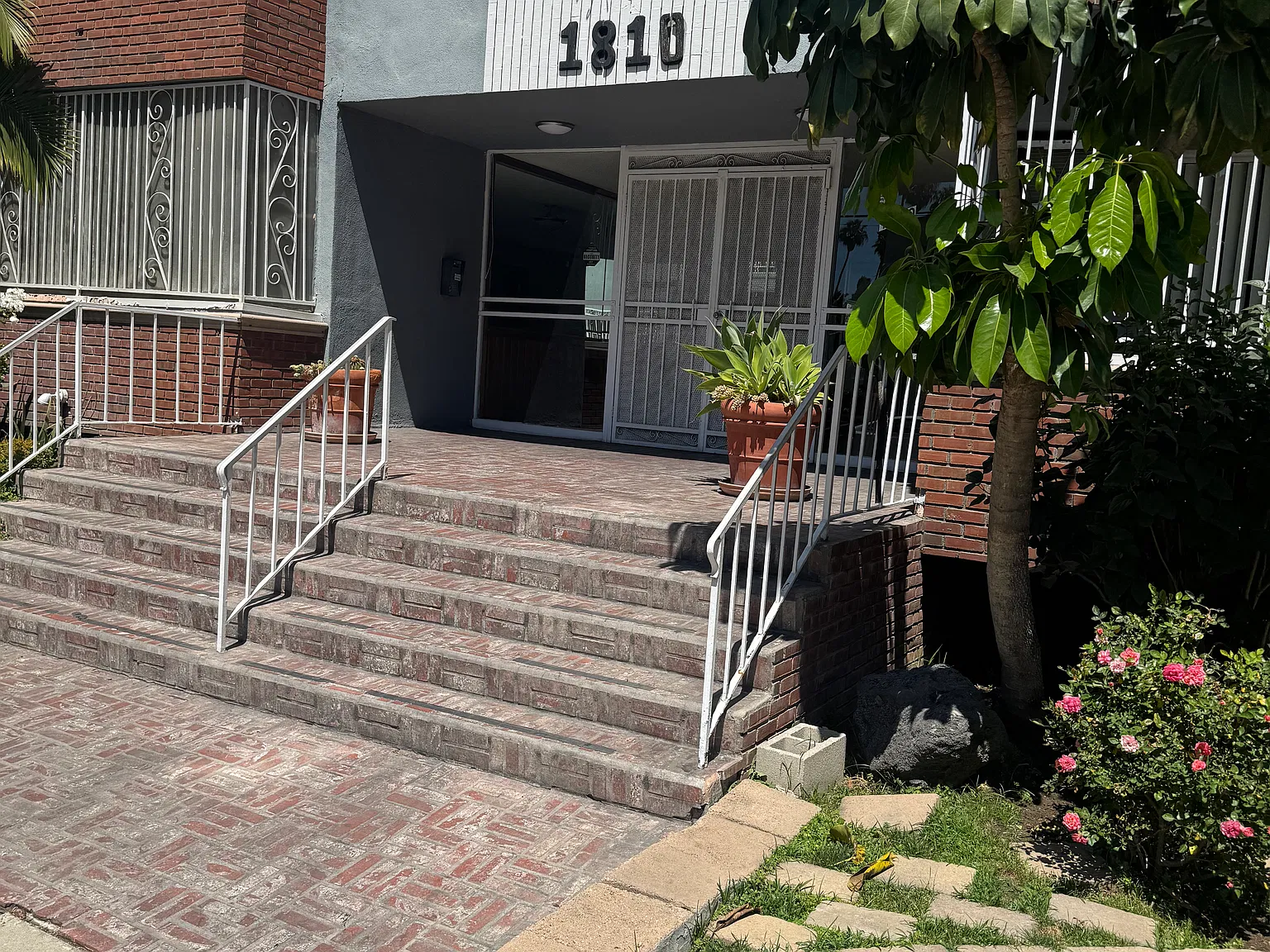 1810 N Bronson Ave — Photo 1