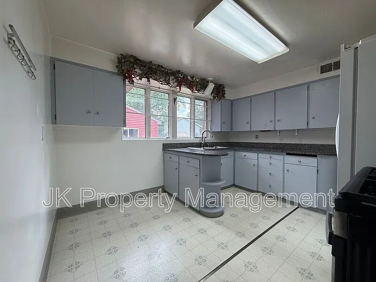 3518 3rd Ave N — Photo 5