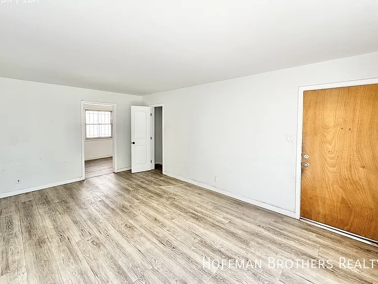 5059 W 20th St #1 — Photo 4
