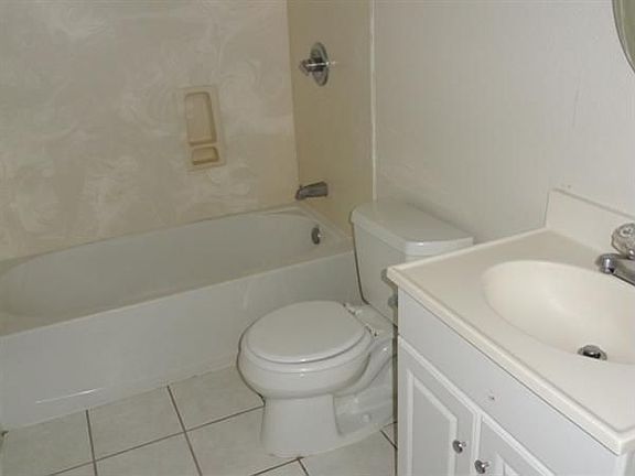 5th image of 2347 Maricopa Ave