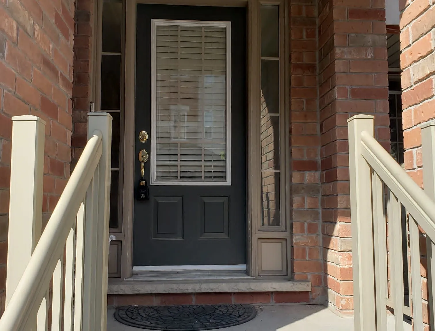 4 bed, $2,700 — Photo 1