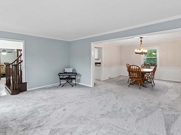 4th image of 17099 Greenwood Dr