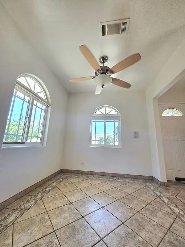 3 bed, 2.0 bath, 1364 sqft, $3,600 — Photo 4