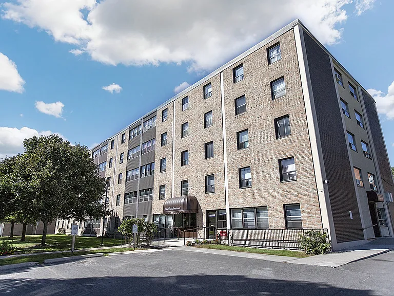 200 The Pkwy — Photo 1