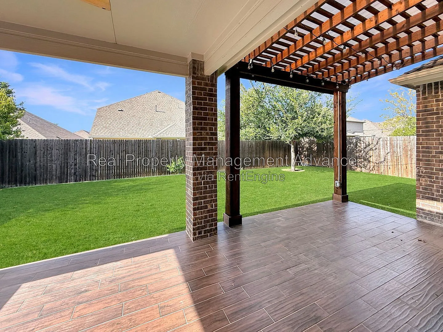 4 bed, 2.5 bath, 2490 sqft, $2,950 — Photo 3