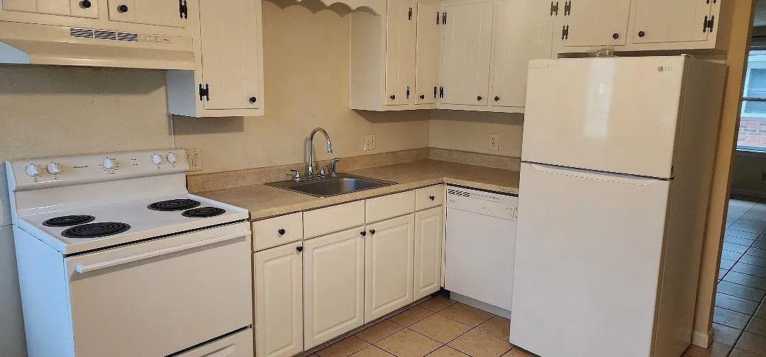 2 bed, $1,050 — Photo 1