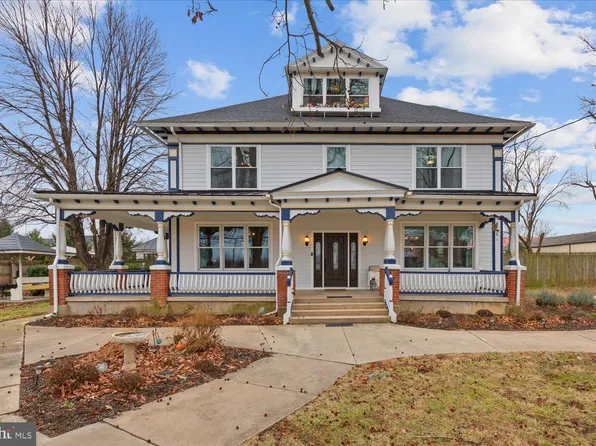 214 W Main St, Leola, PA 17540