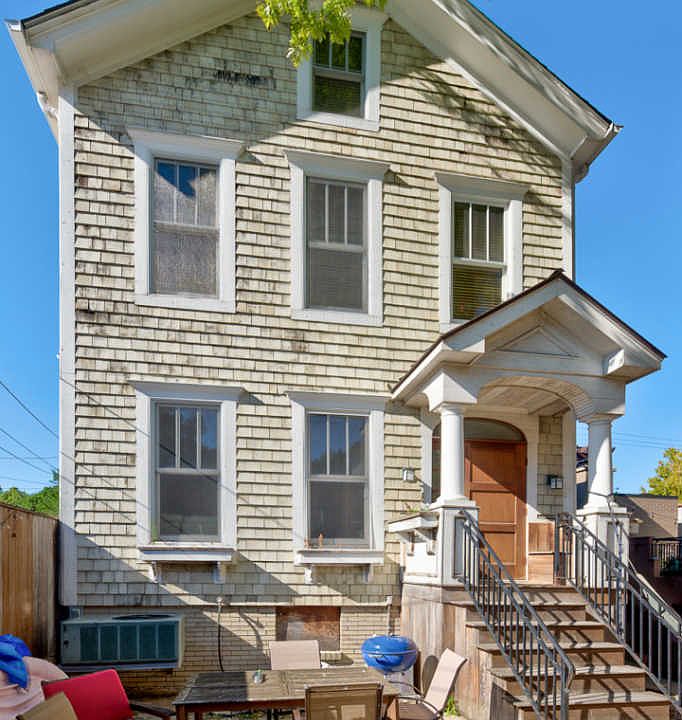 1st image of 1028 W Wolfram St #1R
