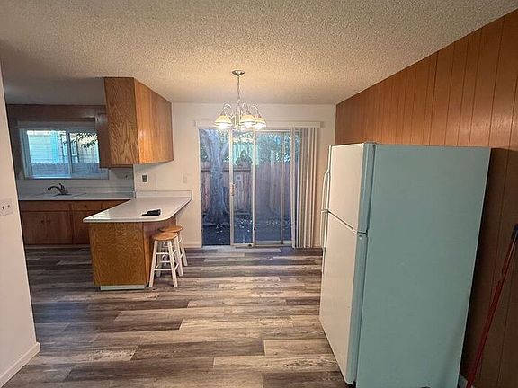 4th image of 483 Willow Ave