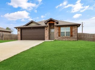 1513 Emma St, Gentry, AR 72734