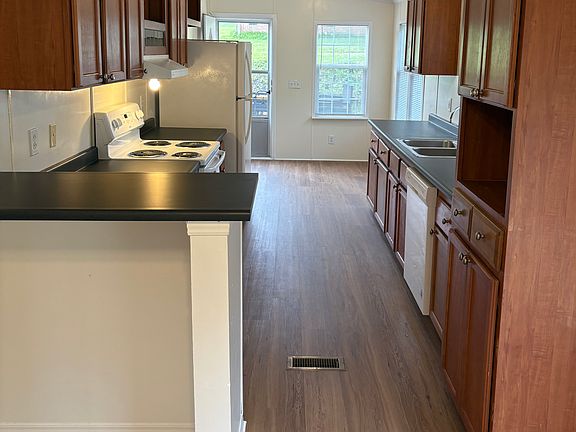 2nd image of 103 Sunset Mountain Ct