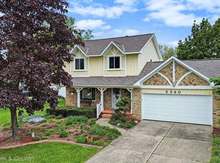 5360 Old Franklin Ct, Grand Blanc, MI 48439