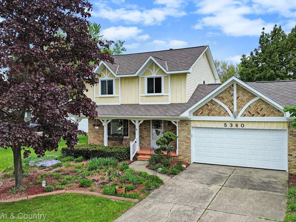 5360 Old Franklin Ct, Grand Blanc, MI 48439