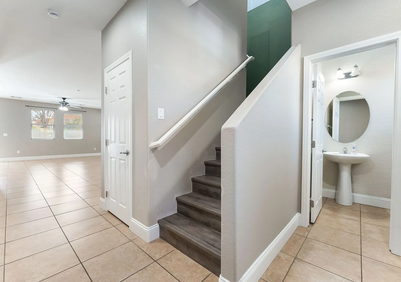 Welcome to this spacious 4-bedroom, 2.5-bathroom home at Sunrise Highlands Community! — Photo 4