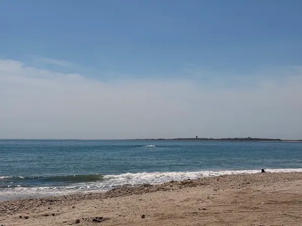 49 E Beach Rd, Westport, MA 02790