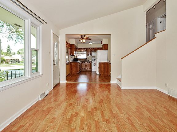 3rd image of 15239 La Crosse Ave